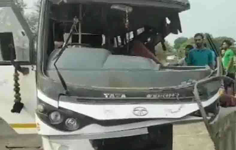 Bus collided with bridge, 26 people injured