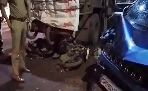 Uncontrollable truck collided with three cars and two bikes, girl died due to grip