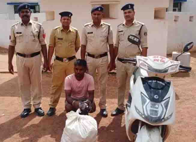 Police arrested the accused while transporting illegal liquor