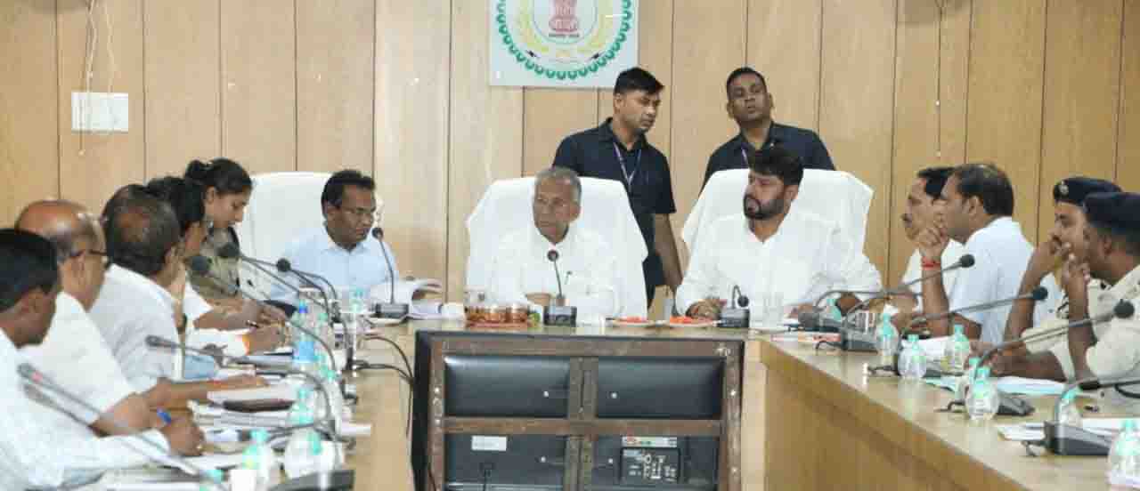 Home Minister Tamradhwaj Sahu reviewed the works of the Public Works Department