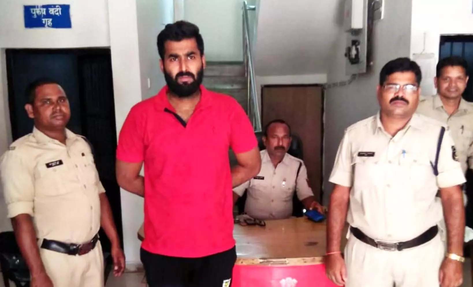 Hotel operator misbehaved with teacher, turned away from marriage after getting pregnant