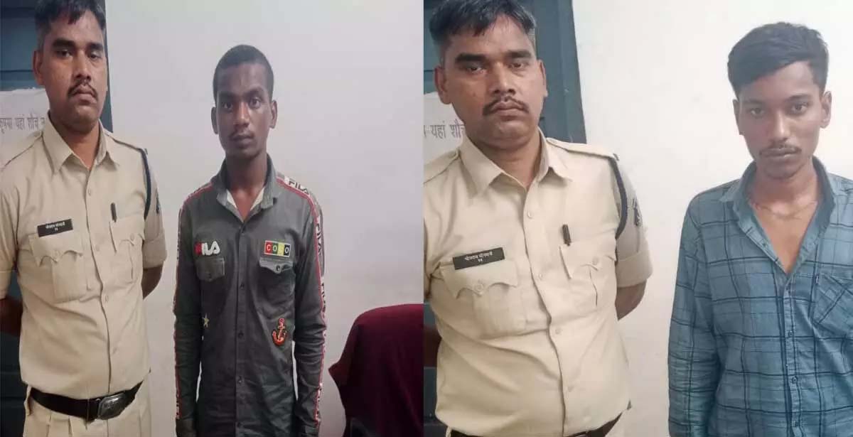 2 accused arrested with sharp knife