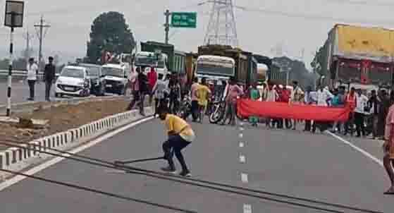 High tension power tower fell on National Highway, traffic disrupted