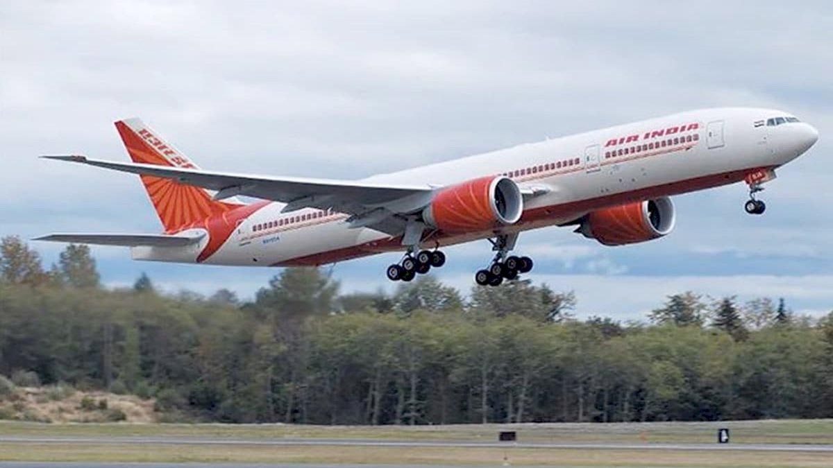 Passenger pees and defecates on flight in front of everyone