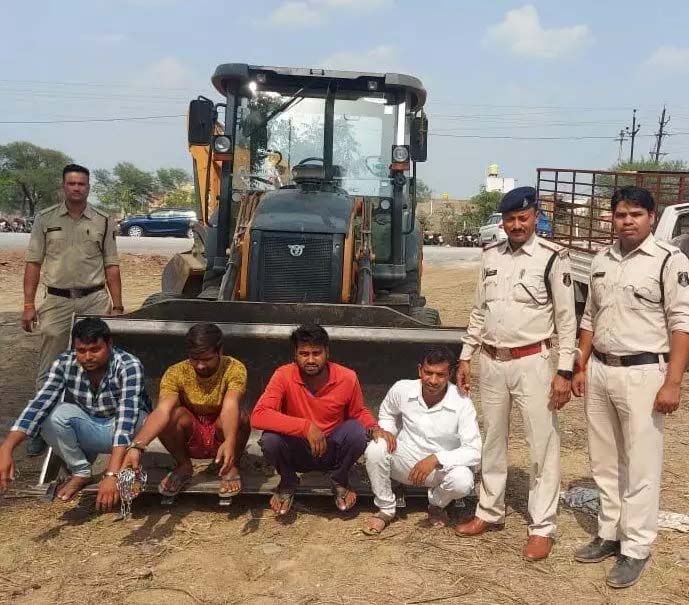 Robbery of JCB, kidnapping of driver and helper arrested