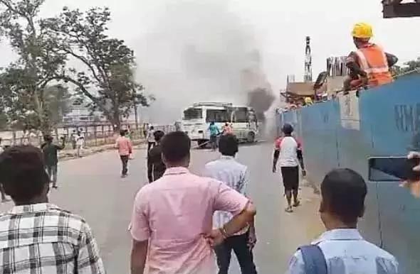 Bus caught fire on the middle of the road