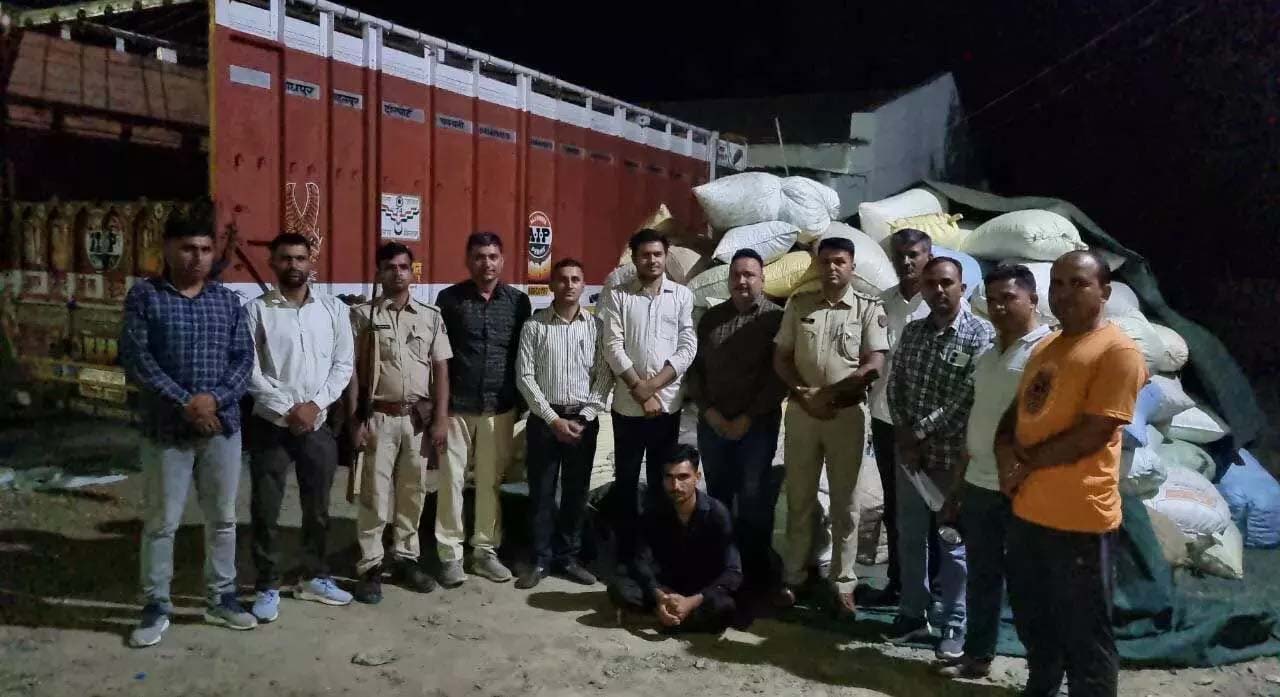 Smuggler arrested with sawdust of opium doda