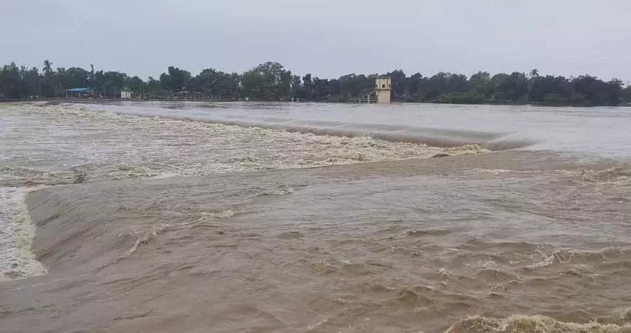 The water level of Shivnath river is high, alert issued in the villages situated on the banks