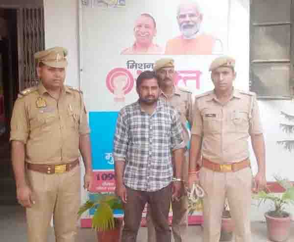 Three masked miscreants carried out the incident of looting one and a half lakh rupees