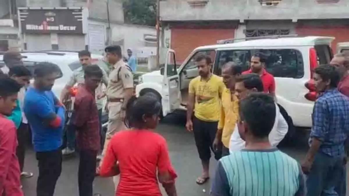 IPS officer helped the injured, took his vehicle to the hospital