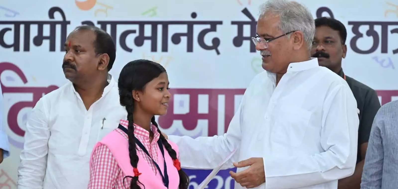 Transfer of incentive amount of one and a half lakh to board toppers
