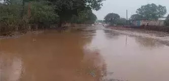 The road turned into a pond in the first rain itself