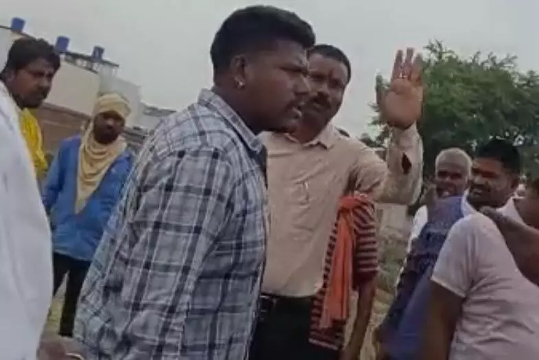 BJP councilor and worker clashed, fighting over occupation of government land