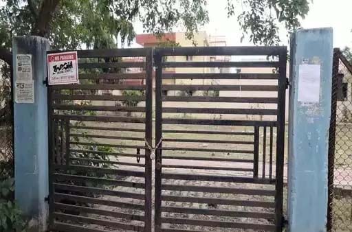 Congress councilor locked the garden, the people of the locality got angry
