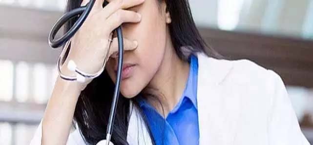 Policeman cheated female doctor, played with her life by trapping her in love