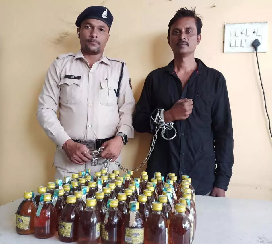 Smuggler was trying to sell liquor, arrested from Dharsinwa