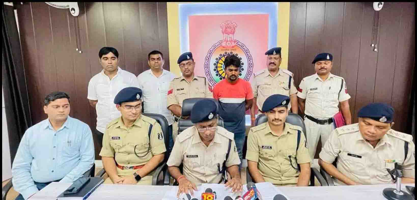 Chain snatching gang busted, caught with jewelry and bike worth Rs 3 lakh