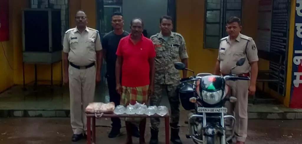 Youth arrested while transporting liquor in Hero Deluxe
