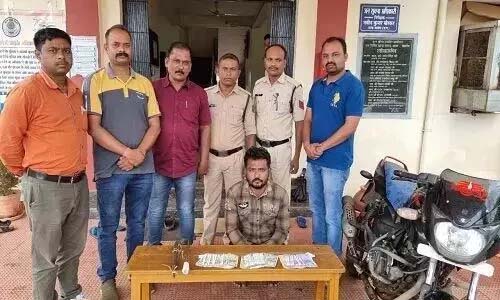 The vicious person who stole 2 lakhs arrested
