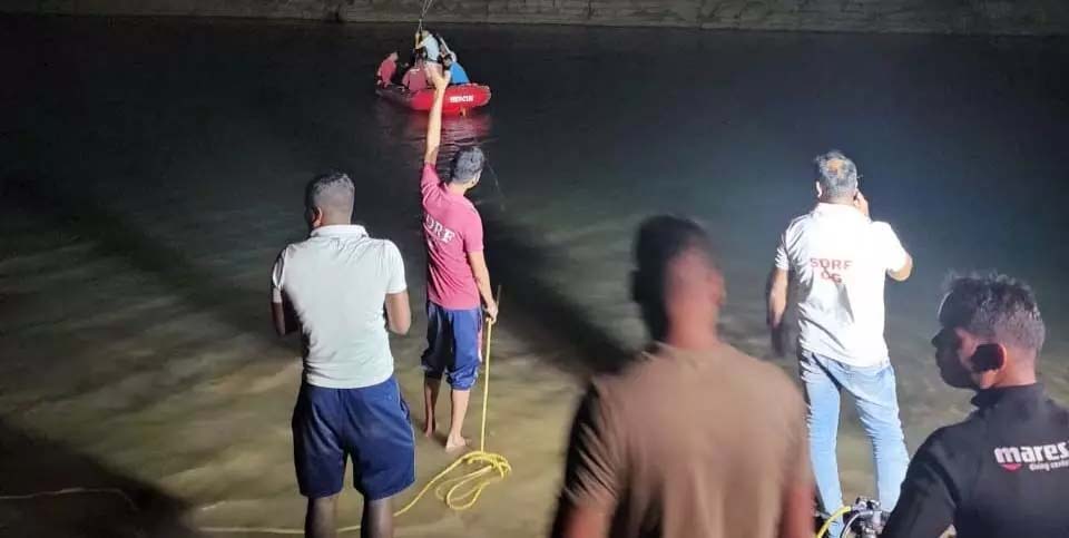 3 dead in blue water, dead body of third youth recovered