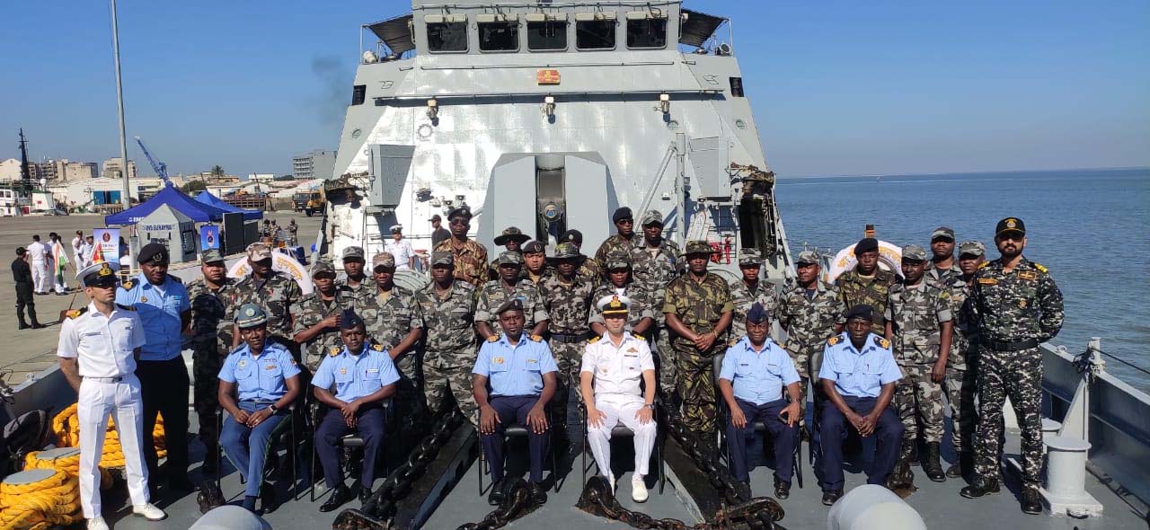 INS SUNAYNA ENTERS BEIRA, MOZAMBIQUE