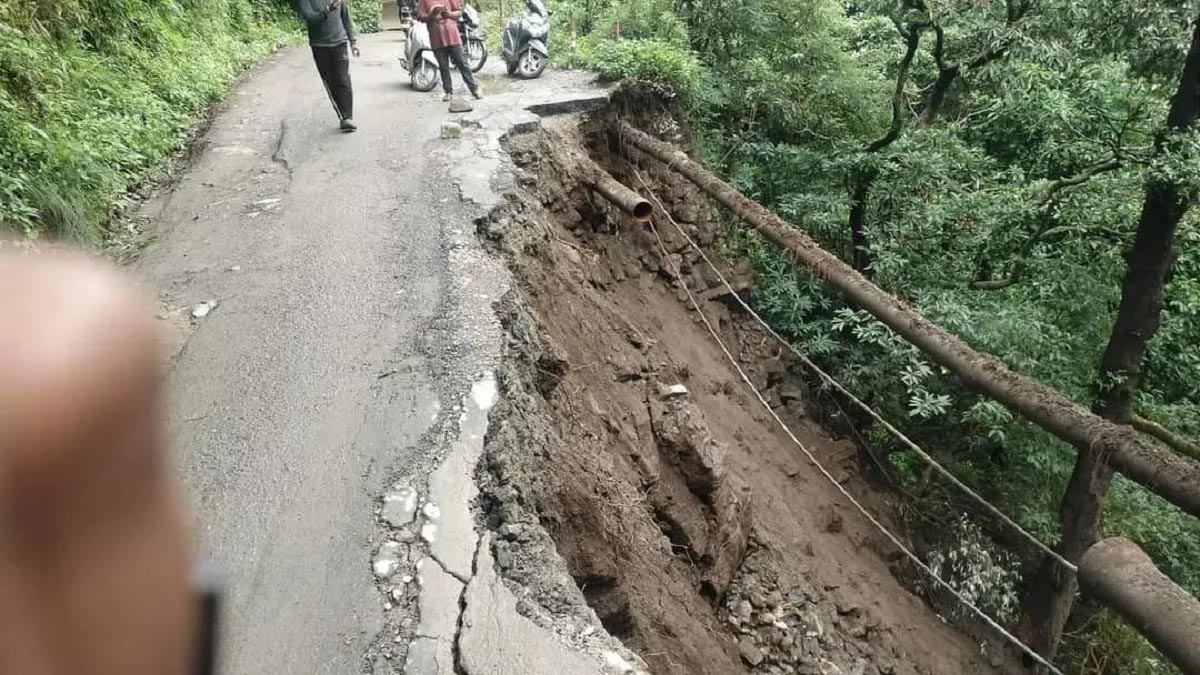 Landslide due to first monsoon rains in Nainital