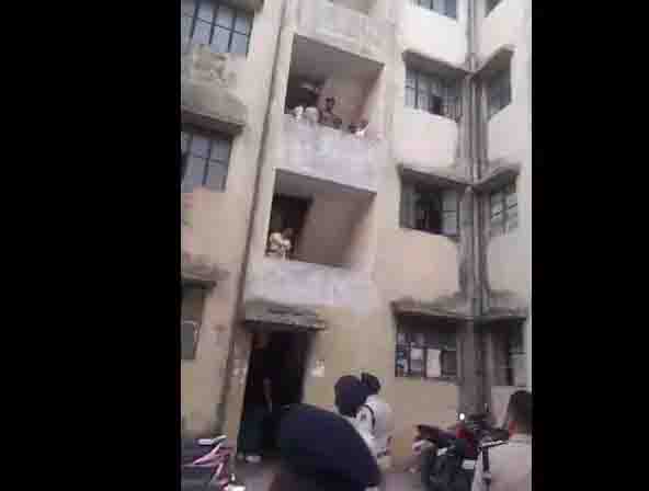 Sex racket busted in colony, police arrested more than 30 people
