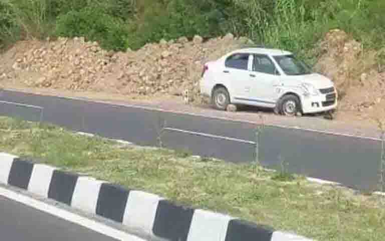 Unknown vehicle hit the moving vehicle, the driver escaped from the spot