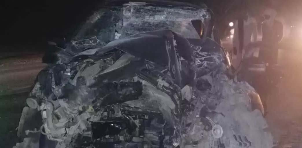 A speeding car collided with a truck, one killed on the spot, 2 injured