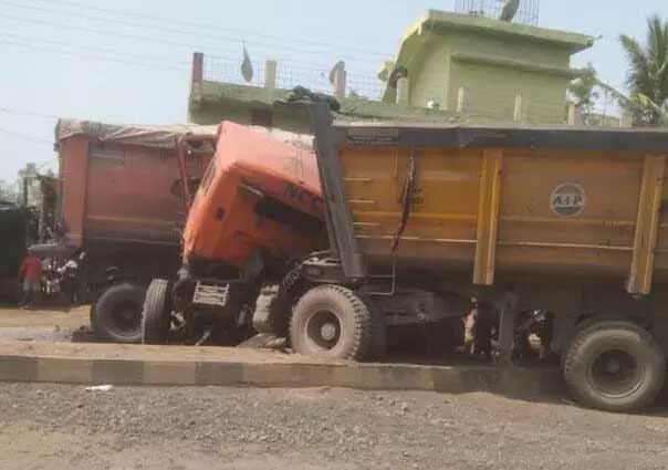 Tragic accident due to trailer tire burst, driver injured