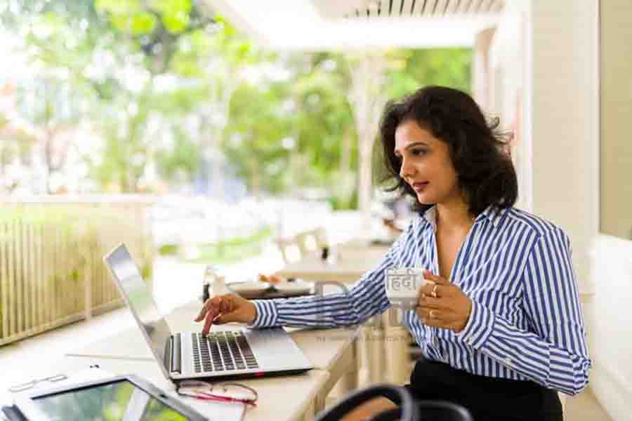Men shouldn’t even accidentally look at these 2 working women