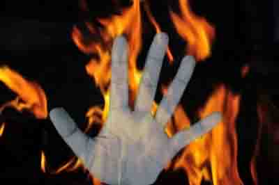 Troubled by sending obscene videos of the youth, the minor set himself on fire