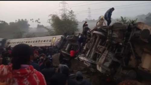 Odisha train accident: Even after a month, people are wandering in search of their loved ones