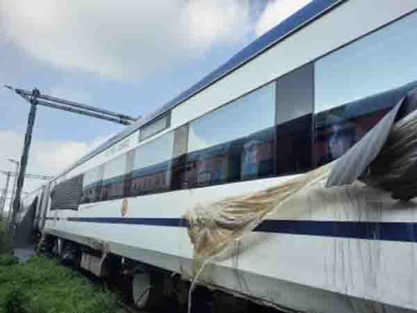 Two boys detained for pelting stones at Vande Bharat in Karnataka