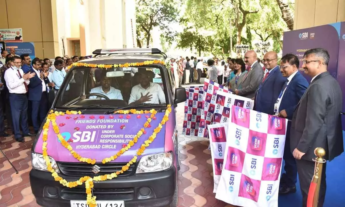 SBI donates Maruti Eeco vehicle to NGO