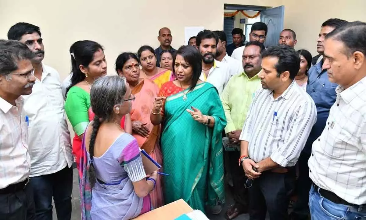 Mayor Gadwal Vijayalakshmi did surprise inspection of Rajendranagar ward office
