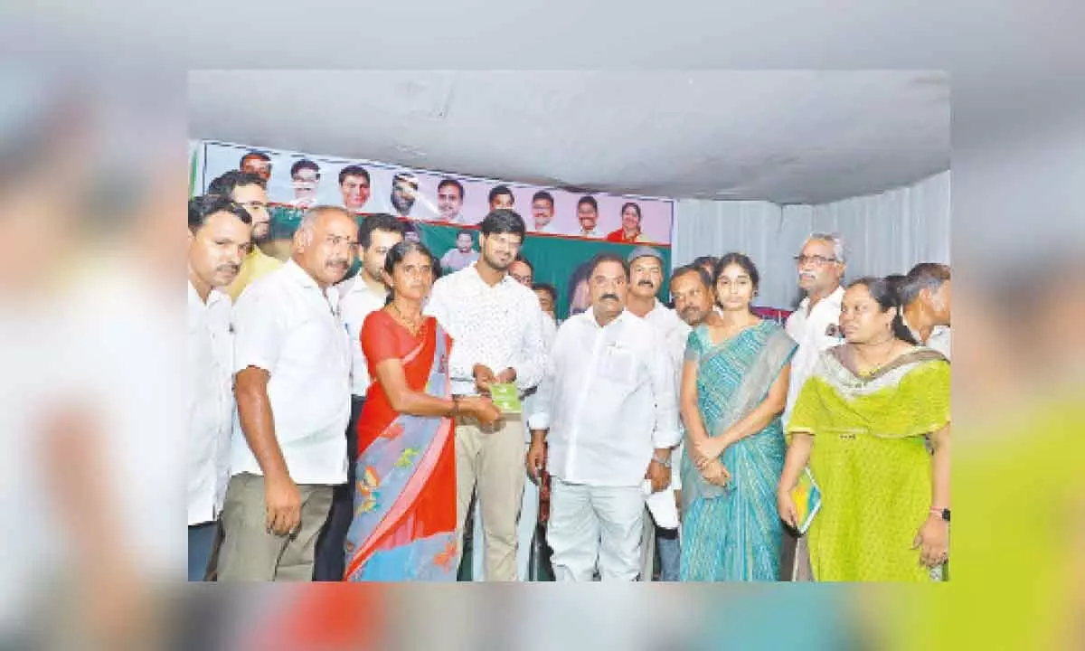 Sandra praised CM KCR for giving land rights to tribals
