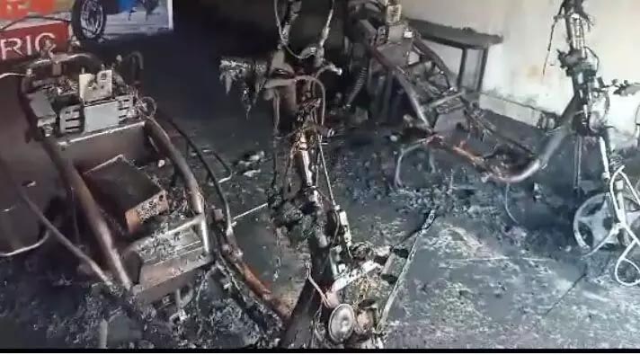 Fierce fire in electric showroom, 2 electric scooties burnt to ashes