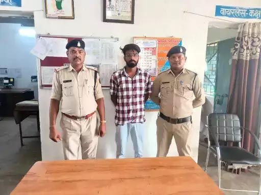 Obscene photo of wife came on husband’s mobile, defamer arrested