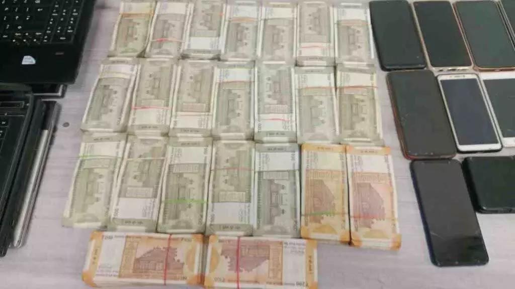 4 bookies arrested with 10 lakh cash
