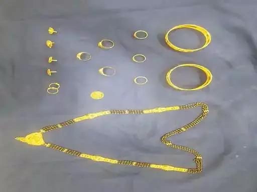 Police seized gold and silver jewelery from the thief